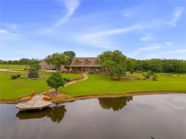 32921 S Ridgeview Farm Rd, Drexel, MO 64742