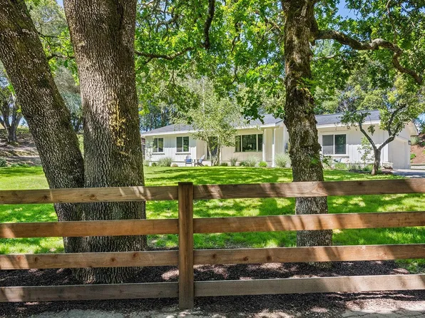 2618 Scotts Right Of Way, Sebastopol, CA 95472