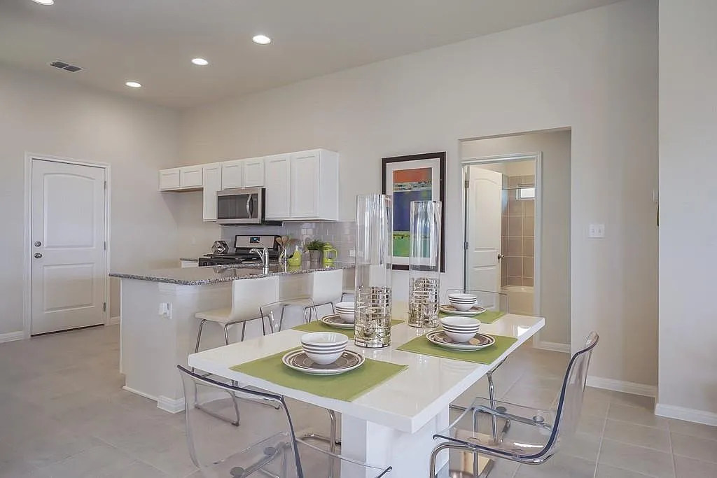 3 bed, 1252 sqft, $1,890 — Photo 2
