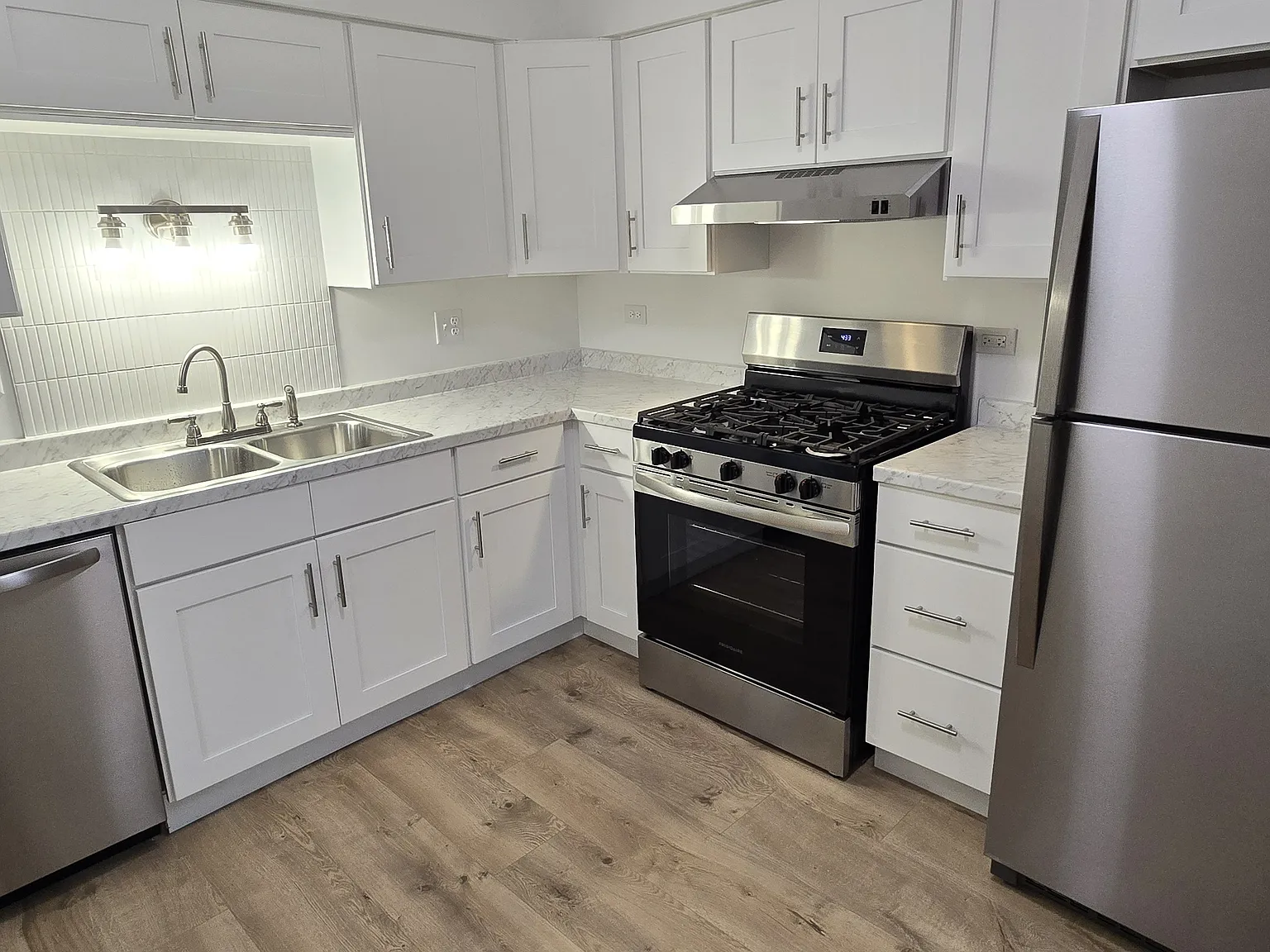 2 bed, 1056 sqft, $2,200 — Photo 3