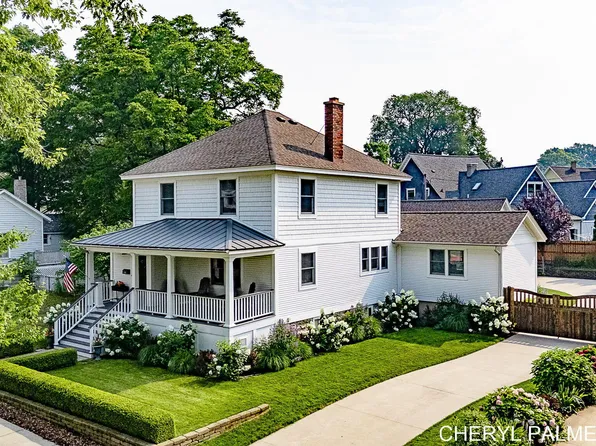 406 Lake Ave, Grand Haven, MI 49417