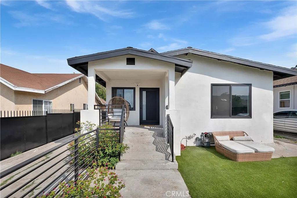 5 bed, 2200 sqft, $6,500 — Photo 1