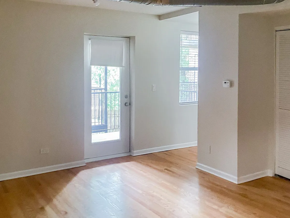 Building Photo - 2530 W Leland Ave #1