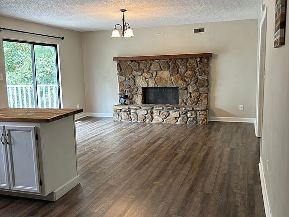 5th image of 3439 Davis Cir NW #A