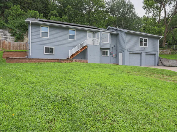 212 E Welch St, Crescent, IA 51526