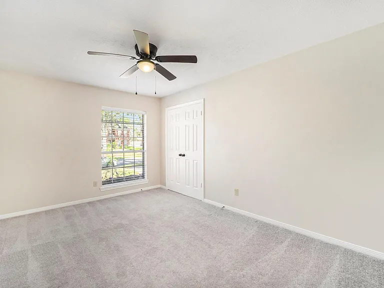 15214 Park Estates Ln — Photo 14