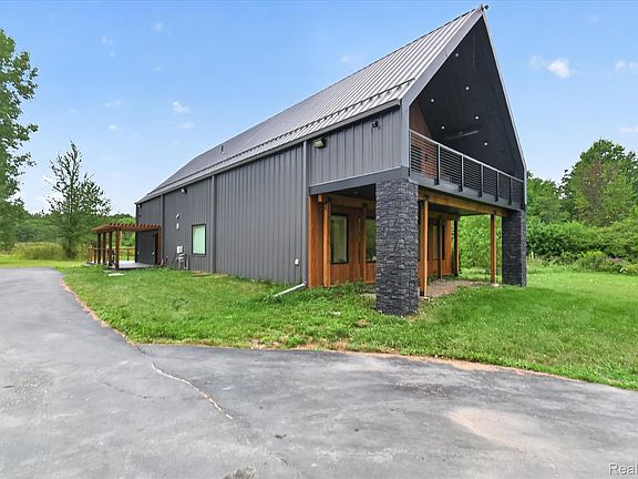 5th image of 44336 Robson Rd