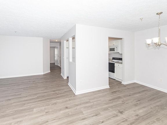 4th image of 151 Brookland Ter APT 3