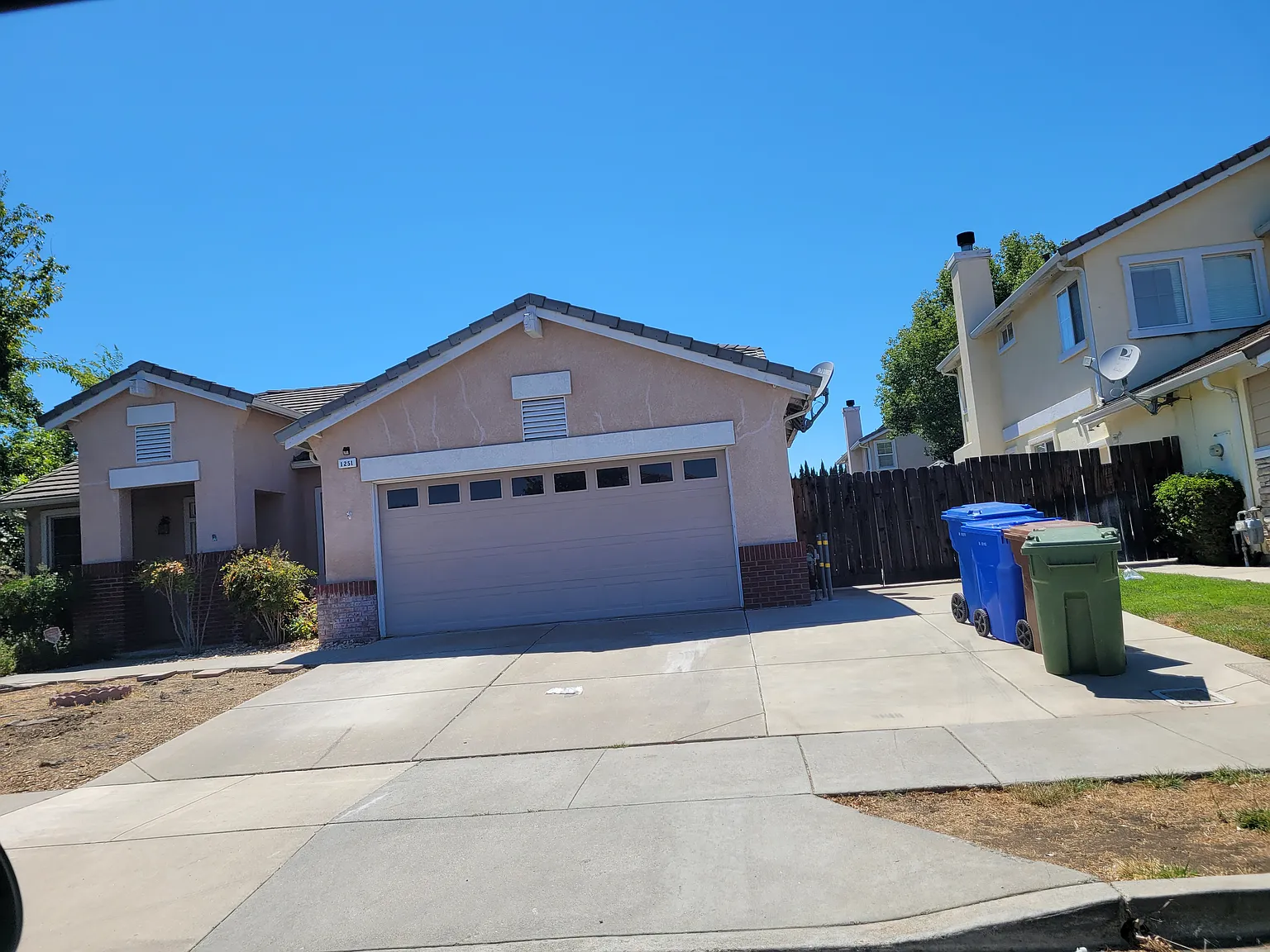 3 bed, 2.5 bath, 1935 sqft, $3,350 — Photo 2