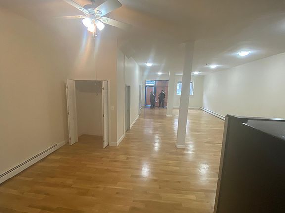 4th image of 656 Woodward Ave