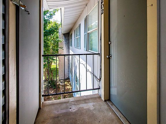5th image of 404 N Lincoln St APT 202