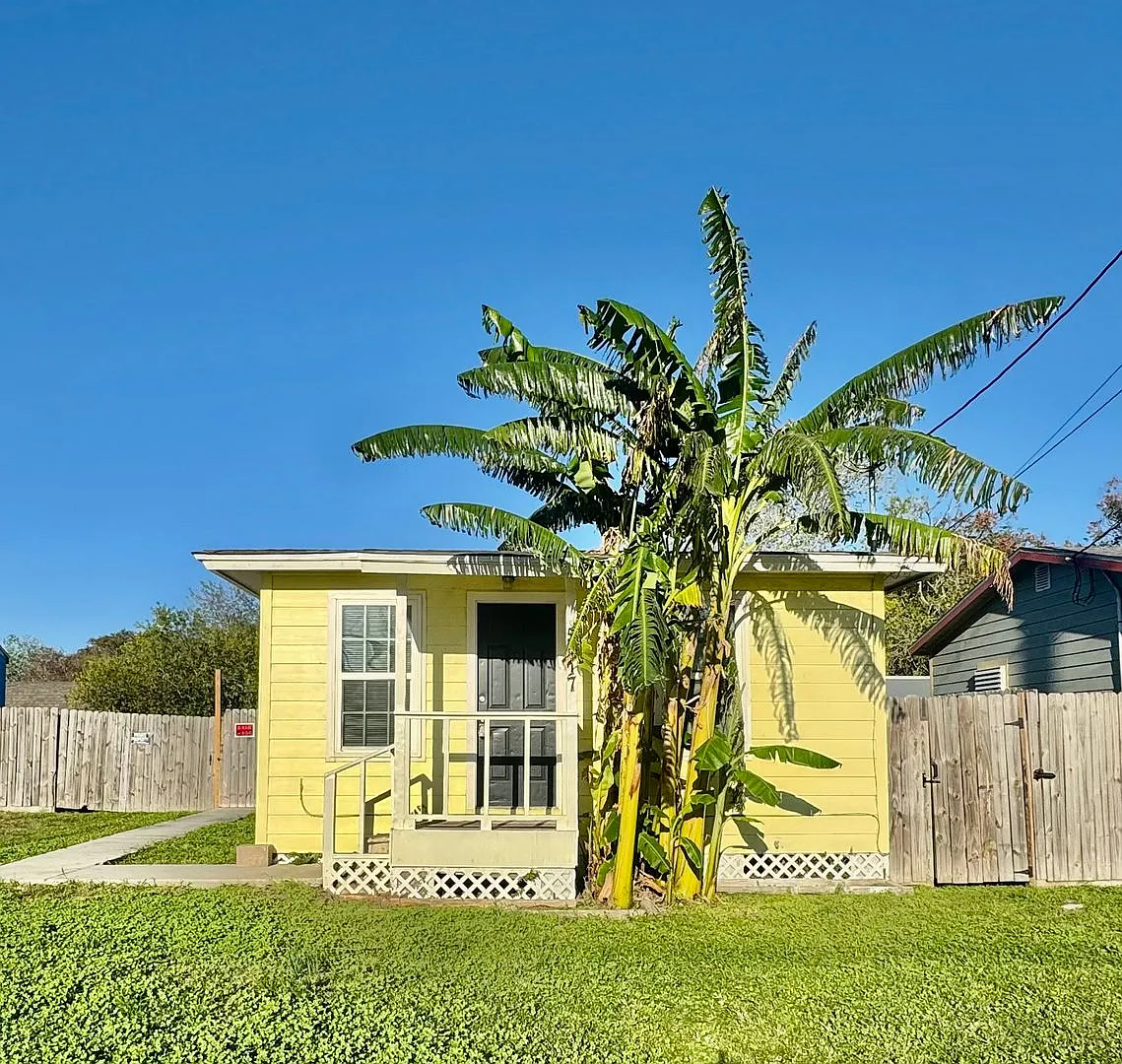 All Bill Included-2 Bedroom / 1 Bath Rental Southside Neighborhood — Photo 1