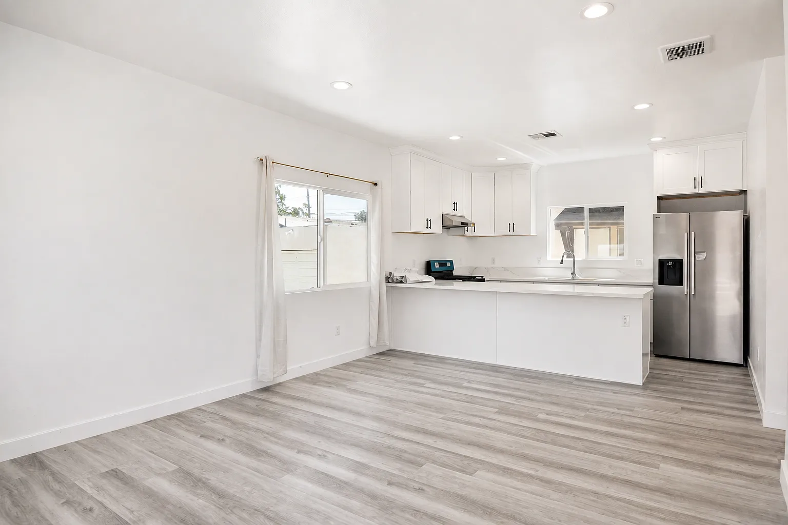 3 bed, 1000 sqft, $2,980 — Photo 4