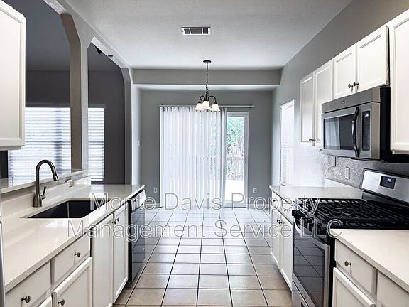 5th image of 1641 Abbey Ln
