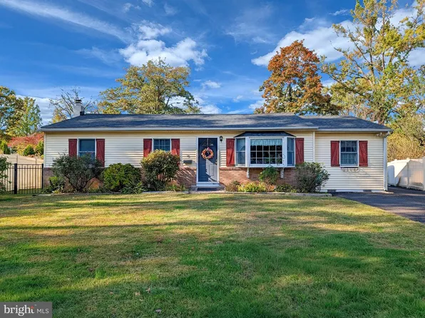 9 Maple Ln, Doylestown, PA 18901