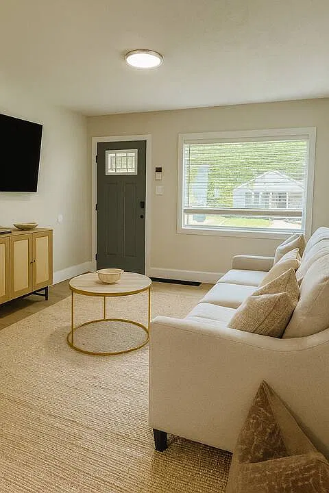 2 bed, 792 sqft, $2,000 — Photo 2