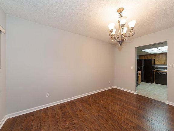 5th image of 621 Sandy Creek Dr