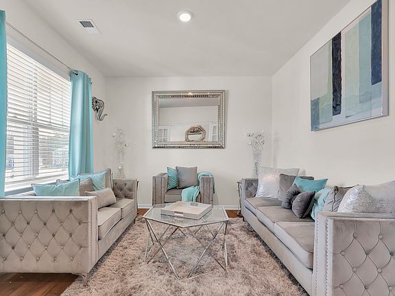 5th image of 18 Plumwood St