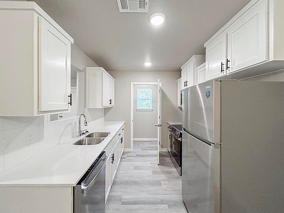 4th image of 216 Melissa Cir #226
