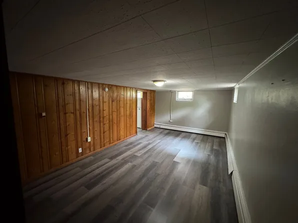 531 N McKenzie St APT 6, Adrian, MI 49221