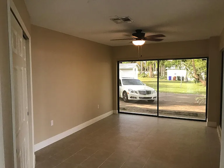 4305 Cypress Ln — Photo 7
