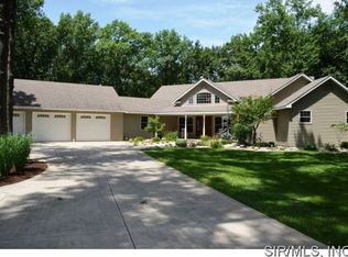 612 N James Dr, Okawville, IL 62271