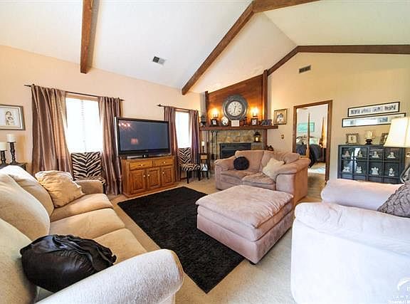 2439  Brookside Dr Lawrence, KS listing photo #4