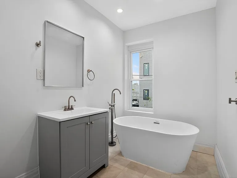 1302 N Dover St — Photo 8