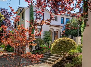 2250 NE Flanders St APT 8, Portland, OR 97232