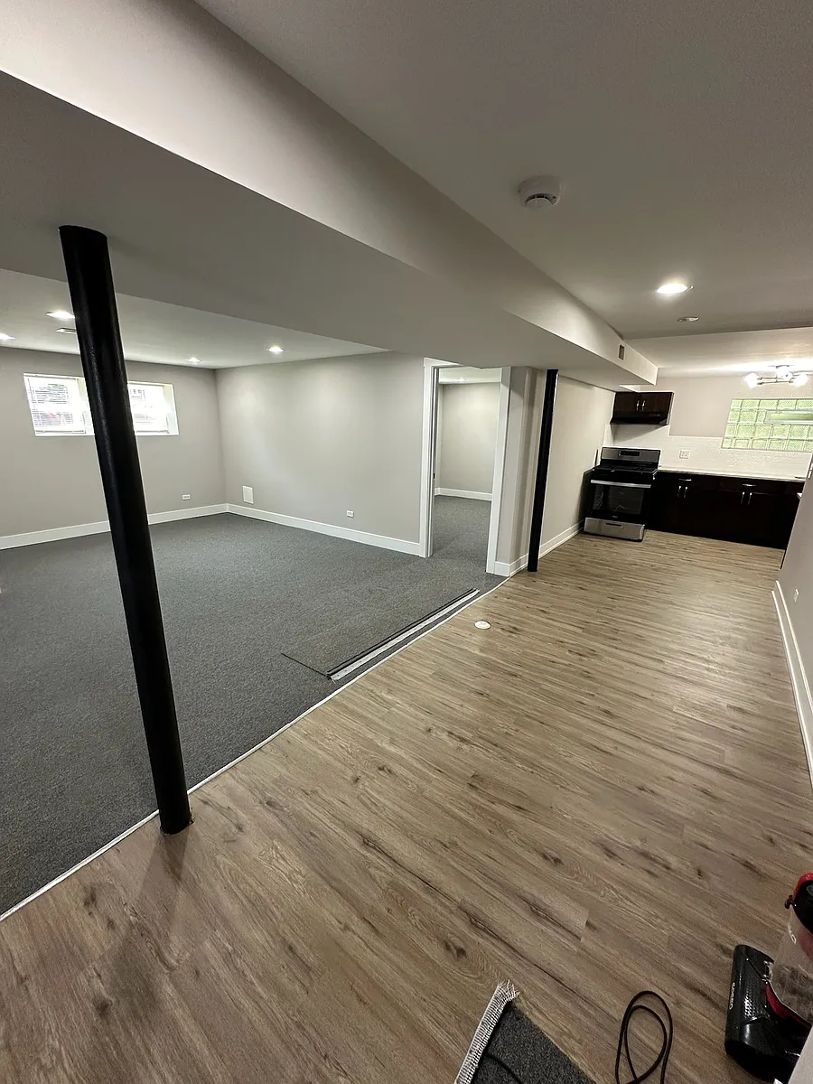 Building Photo - 1048 W 81st St #2