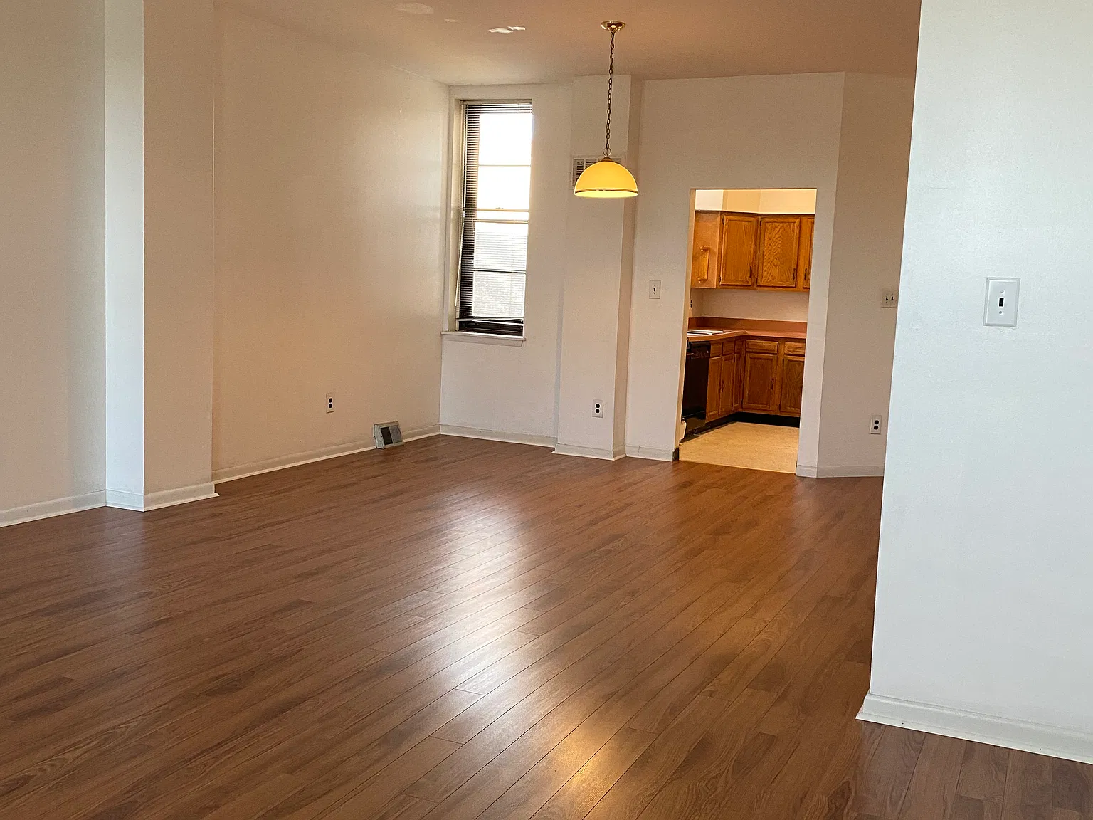 3 bed, 1200 sqft, $1,400 — Photo 2