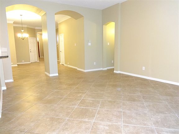 2nd image of 2914 Crescent