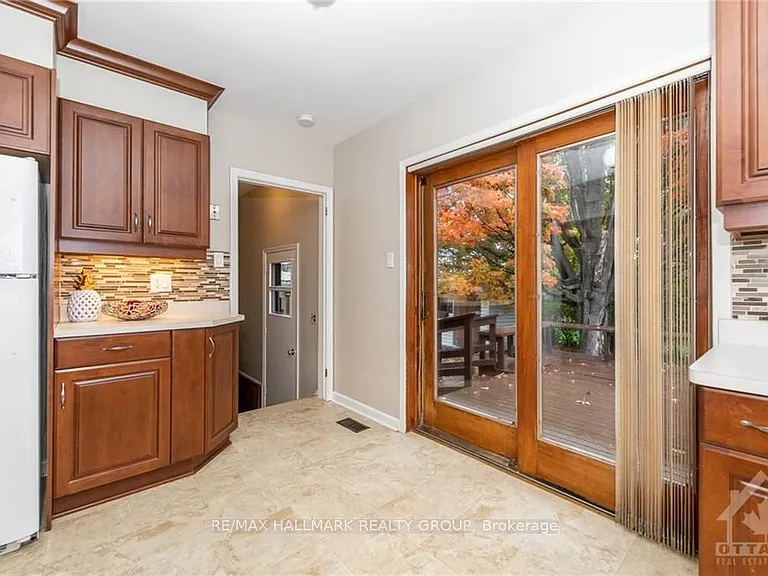 1132 Cline Cres #A — Photo 11
