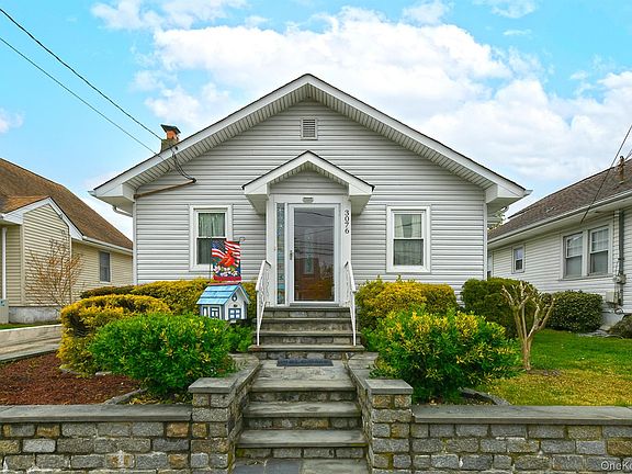 2nd image of 3076 Roxbury Road