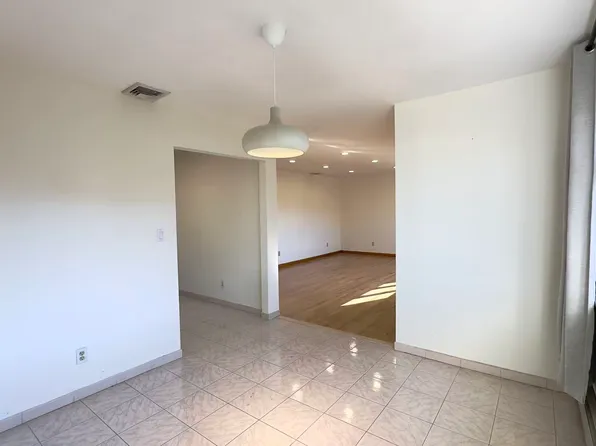 1622 John Street image 4 of 11