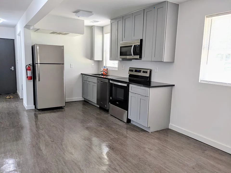 113 Wayne Pl SE #G1