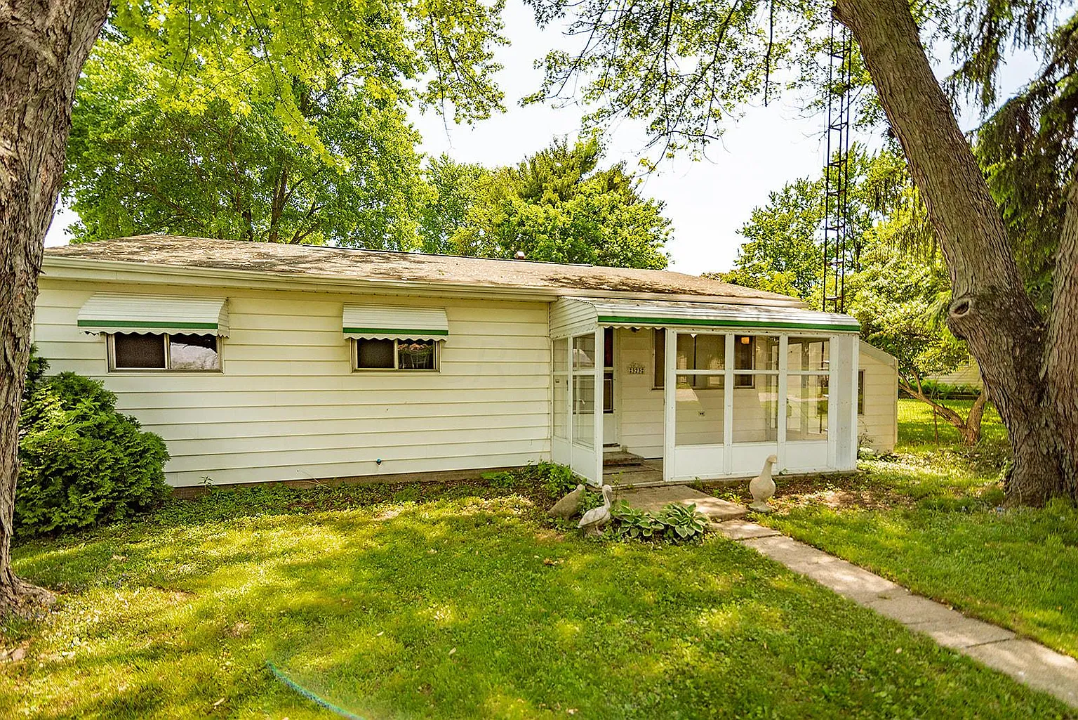 323 S Taylor St photo 1