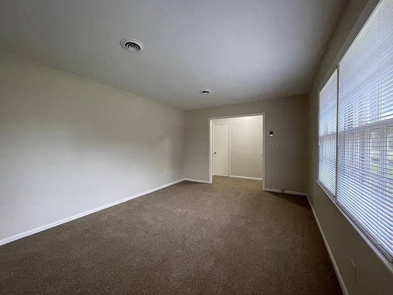 4912 Rosehill Rd — Photo 9
