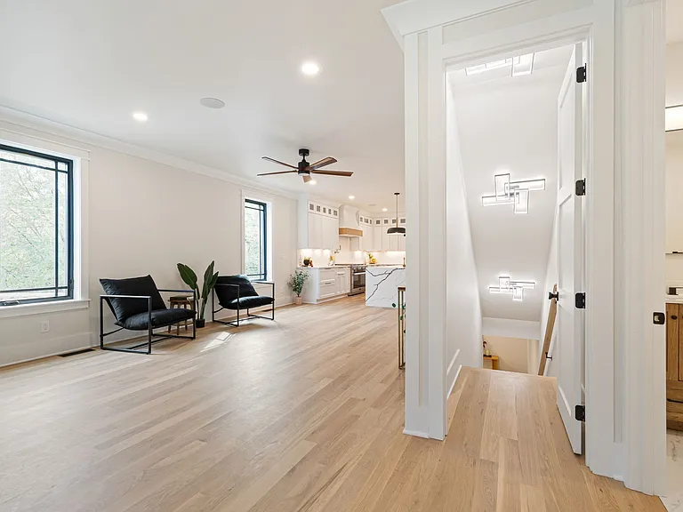 1240 Kenmore Pl — Photo 13