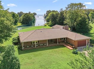 77 Kent Cove Rd, Kilmarnock, VA 22482