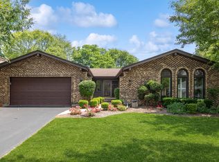 1055 S Plum Tree Ln, Palatine, IL