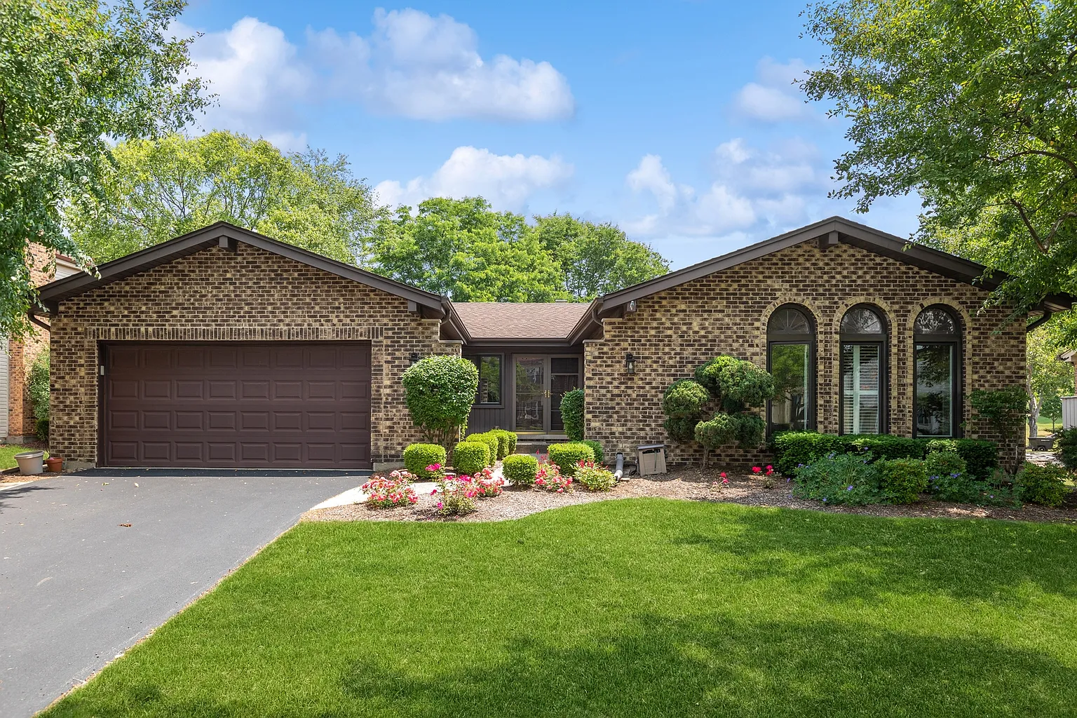1055 S Plum Tree Ln photo 1