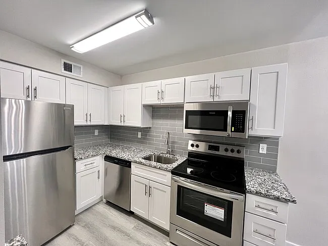 2700 At Homewood Apartments — Photo 4