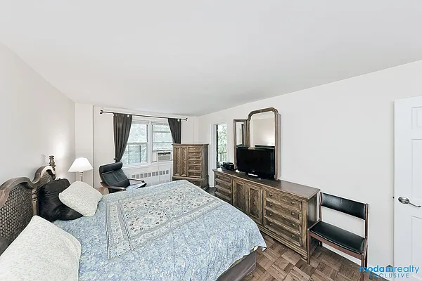 Sold by Moda Realty | media 31