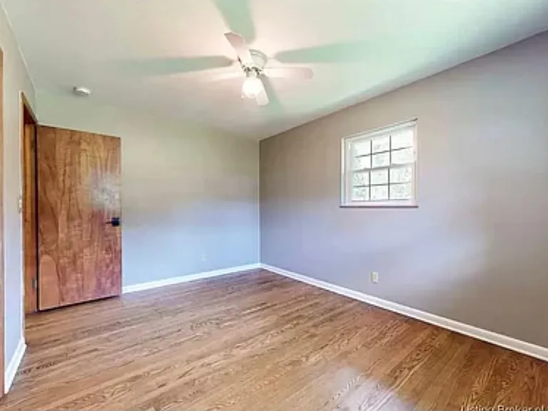 9200 Walnut St — Photo 8