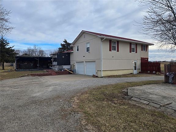 3rd image of 32188 Osawatomie Rd