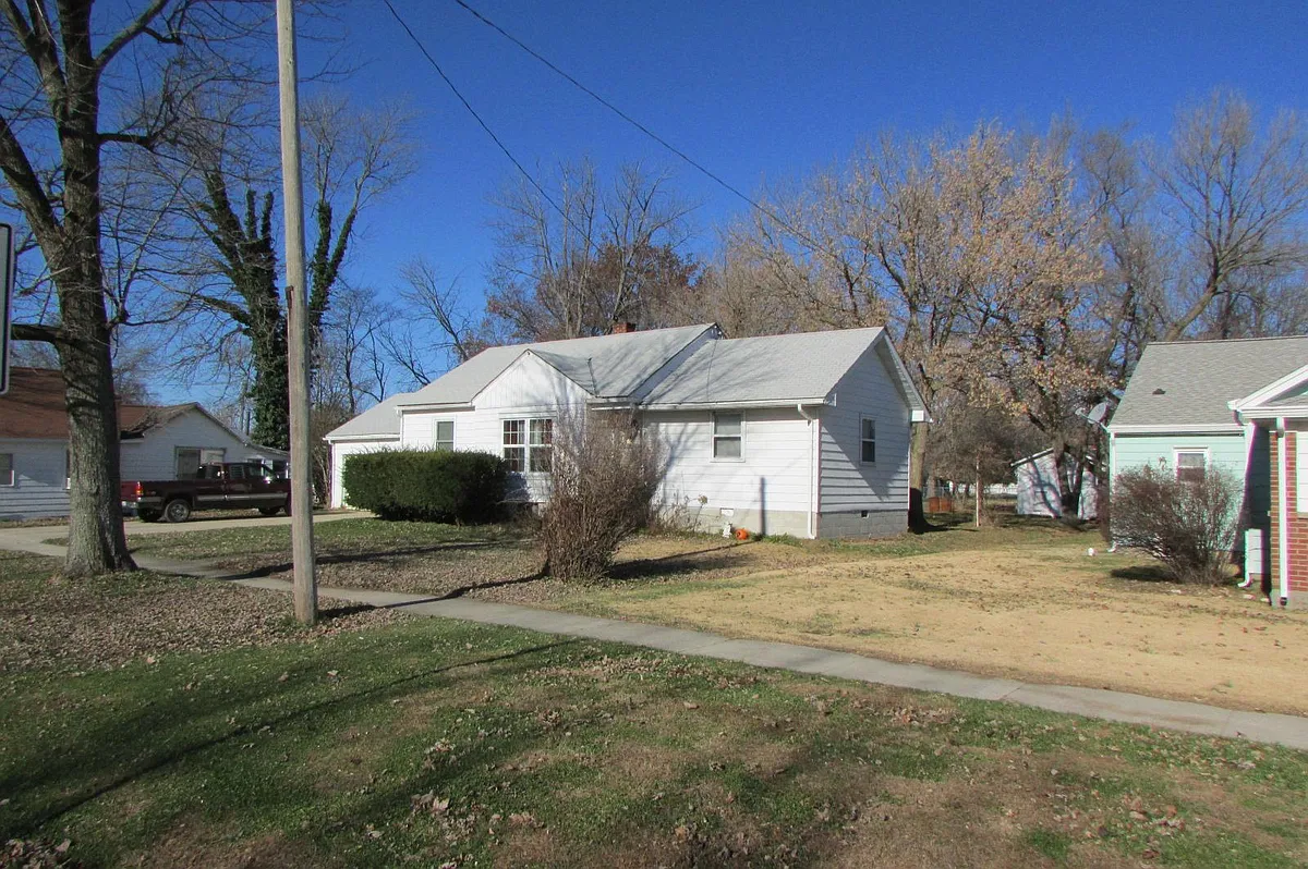 Building Photo - 252 E North Ave #A