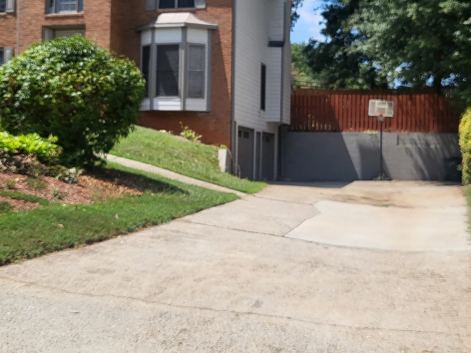 4 bed, 2.5 bath, 2617 sqft, $2,300 — Photo 2