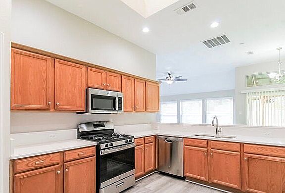 5th image of 745 Silverbrook Dr