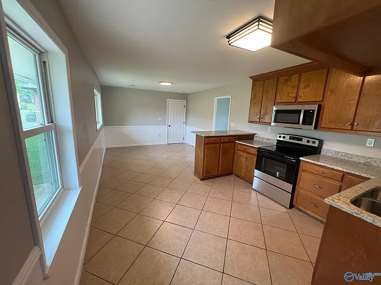 2211 Penhall Dr NE — Photo 5